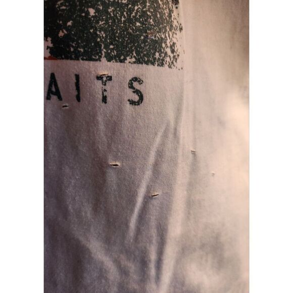 E54 Bae Vely Distressed T-Shirt Mountain Scene "Adventure Awaits" - Picture 3 of 6